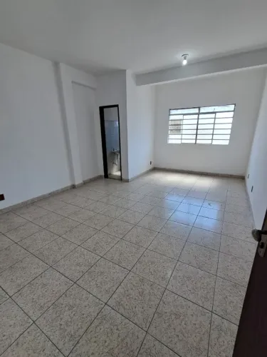 Sala comercial com banheiro no Bairro Guarani