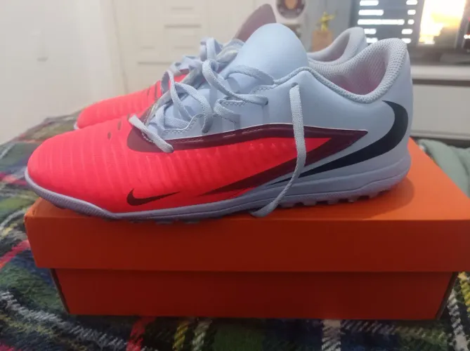 CHUTEIRA PHANTOM 6 LOW CLUB TF
