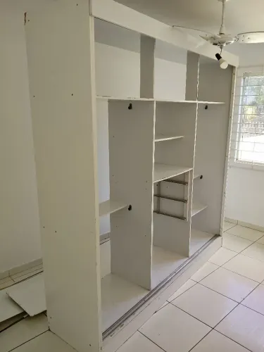 Doação 2 guarda roupas , 1 painel de tv em MDF, 2 armário aéreos  e 1 cabeceira de camaMDF