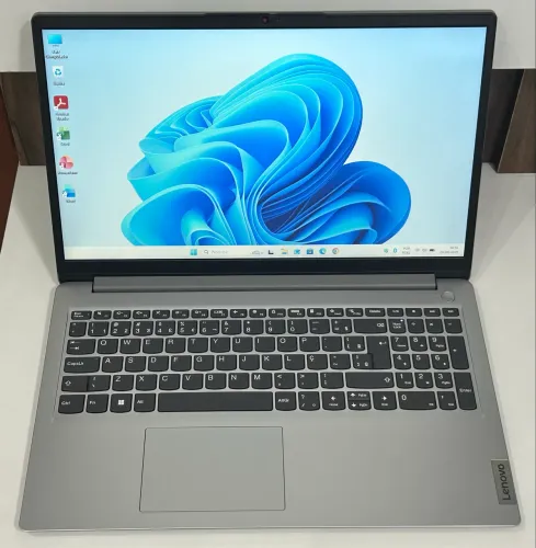 Notebook Lenovo i3 12° 8GB com SSD