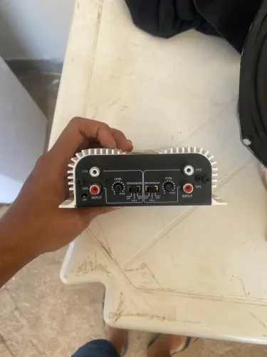 Vendo taramps e dois 69 zetta 160 rms