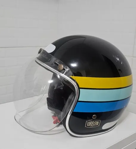 Capacete Urban com viseira bolha. 