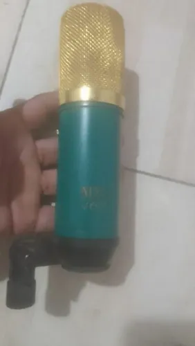 Micofone condensador com duplo diafragma mxl V67i verde 