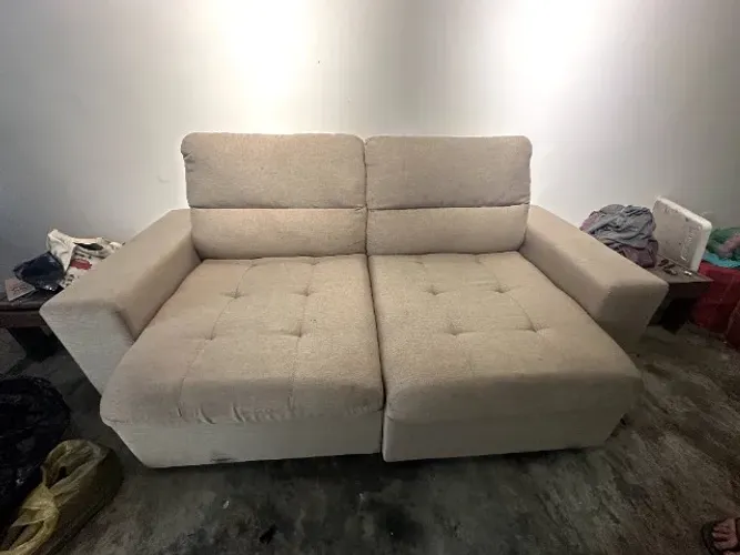 Sofá retrátil 2 Lugares - Bege Claro, Estilo Moderno, Super Conservado
