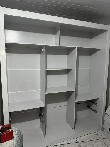 Closet/Guarda roupa aberto