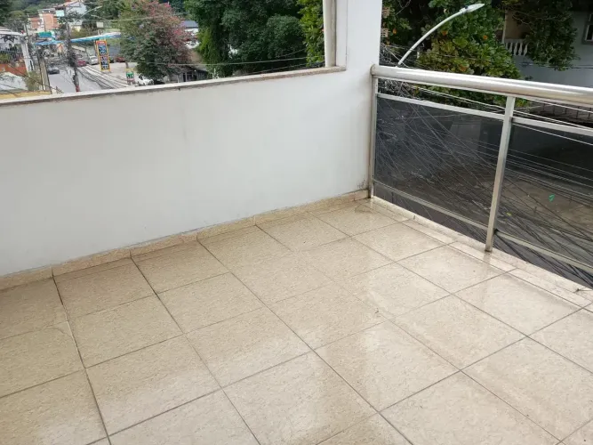 Casa sala e quarto bem localizado