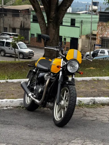 TRIUMPH STREET CUP 900 2017.