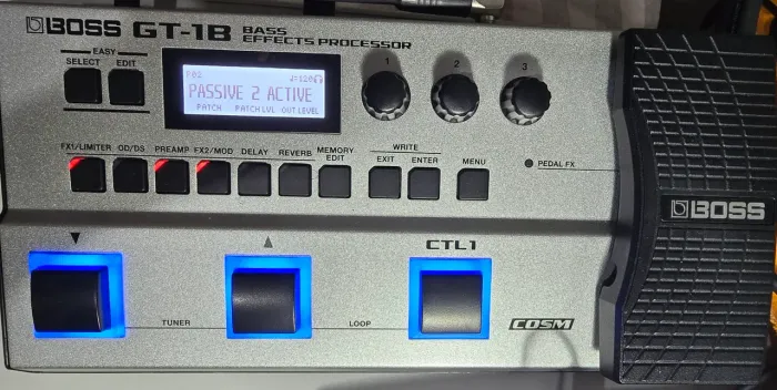 Pedal de Efeitos (Pedaleira) BOSS GT-1B p/ Baixo