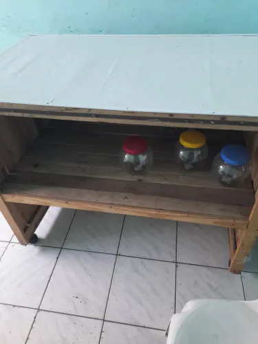 Balcão de palete com rodeiras ótimo para comércio cel *  