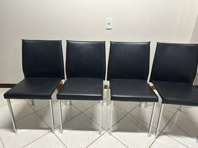 Conjunto 4 Cadeiras Pretas Estofadas - Jantar / Escritório / Consultório