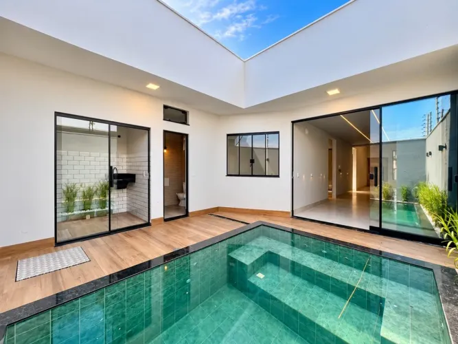 LINDA CASA COM PISCINA NO JARDIM SANTA IZABEL  MARINGÁ