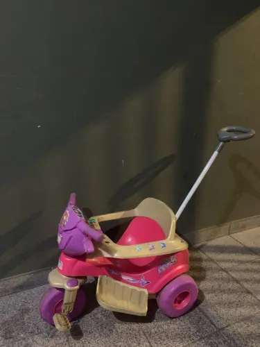 Quadriciclo infantil menina 