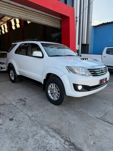 Toyota Hilux SW4 SRV D4-d 4X4 3.0 TDI Dies. AUT 2015