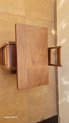 Mesa infantil com 2 cadeiras (madeira maciça)