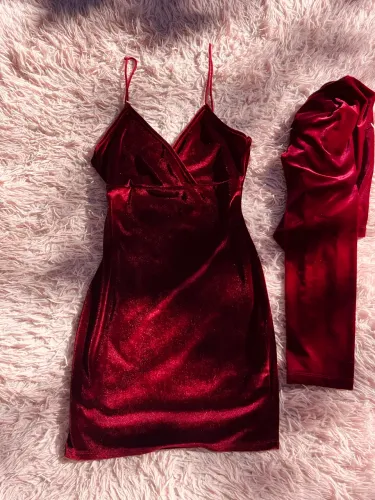 Vestido de veludo vinho