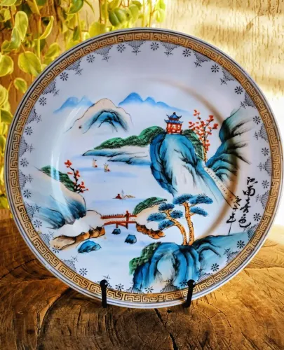 Prato decorativo em porcelana oriental 