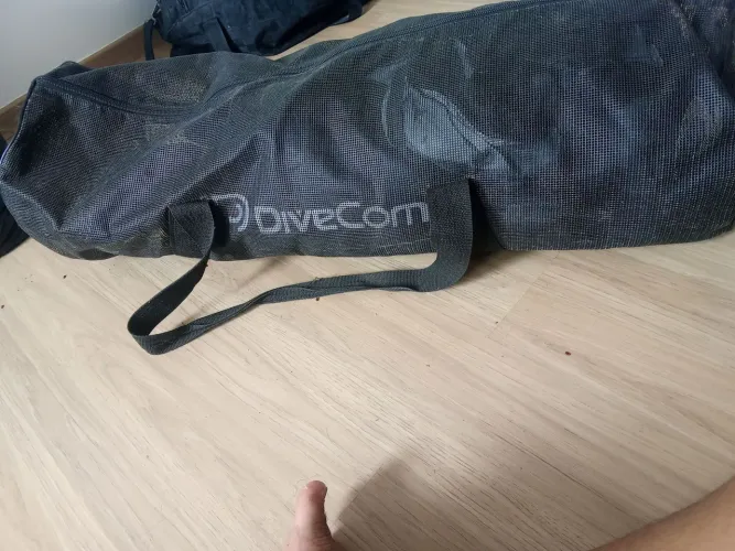 Roupa de mergulho para doação 