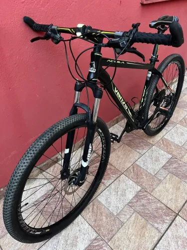 Bike MTB Venzo Aquila Aro 29 | 27v | Freio Hidráulico | Pneus Pirelli