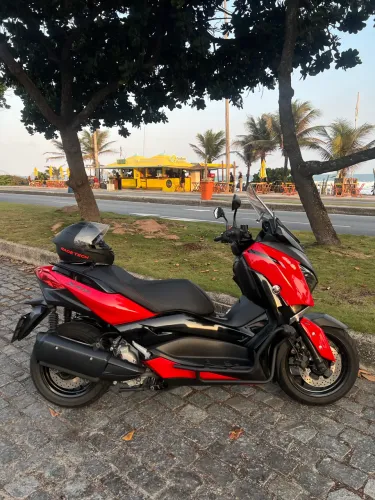 Yamaha Xmax 250 + Acessórios
