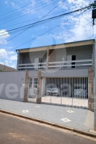 Sobrado com 4 quartos sendo 3 suítes, varandas no Parque Jambeiro em Campinas-SP.