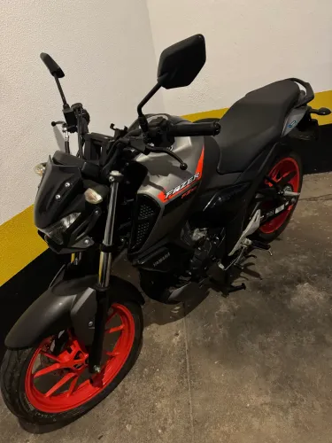 Yamaha FZ15 ABS 2025 - Praticamente zero e recém revisada!