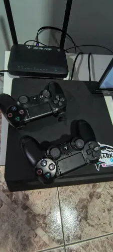 Vendo PS4 Slim 1 TB , 2 controles + Jogos