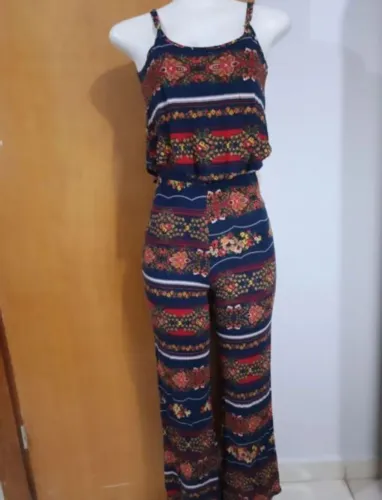 Macacão no tamanho m seminovo