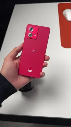 Moto g84 