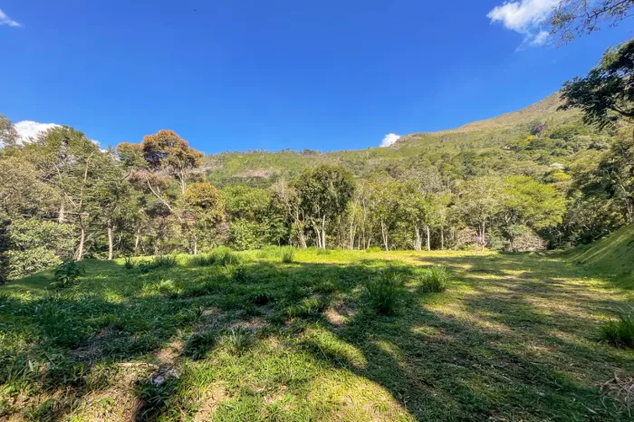 Lote em condomínio em Araras, Petrópolis.