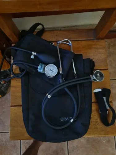 Kit esfigomanômetro + estetoscópio + garrote - A.P. Med