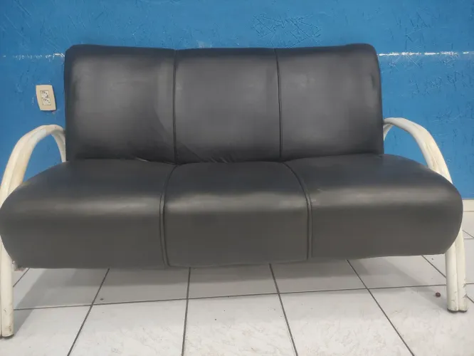 Sofá de 3 lugares de courino