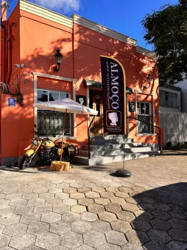 Vendo charmoso restaurante e casa de eventos, completa e pronta para trabalhar.