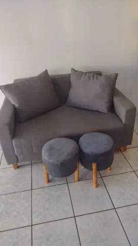 Sofá 2 lugares e duas banquetas