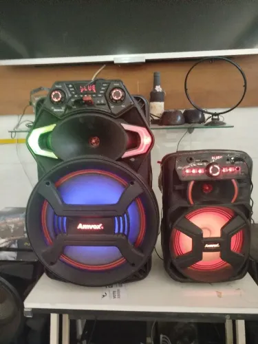 2 caixas de som AVMVOX funcionando normal