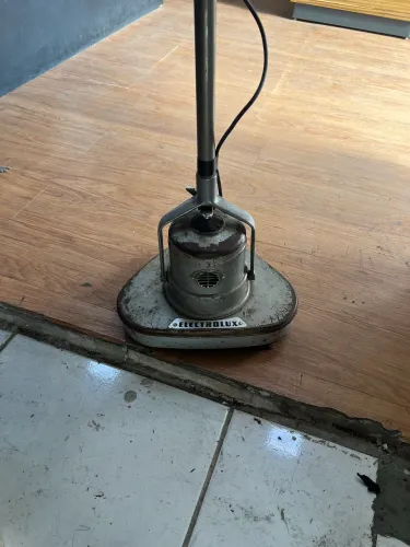 Enceradeira Electrolux anos 70 para restaurar