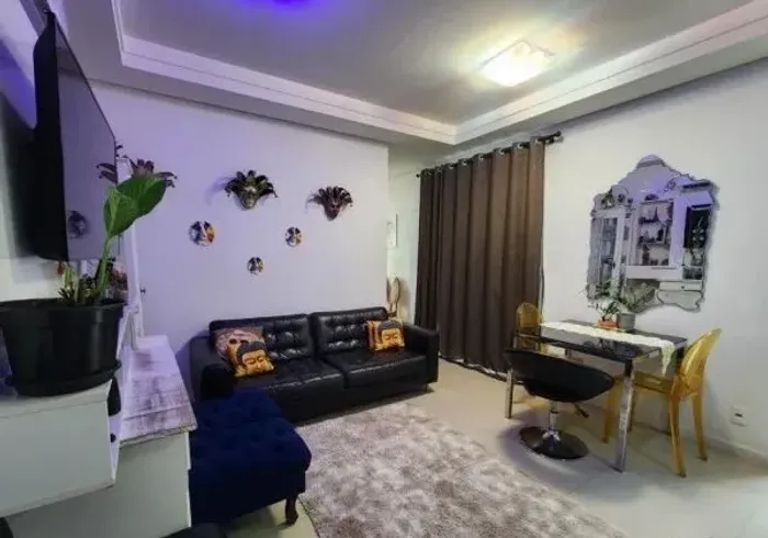 Sofá de couro semi novo