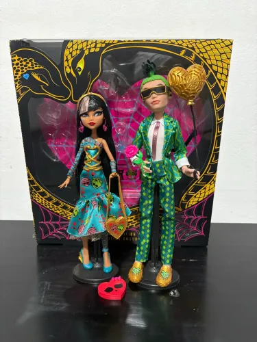 Bonecas Monster High Cleo de Nile e Deuce Howliday