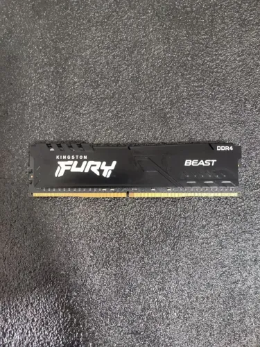 Memória RAM Kingston Fury Beast RGB DDR4 16GB 3600MHz CL18
