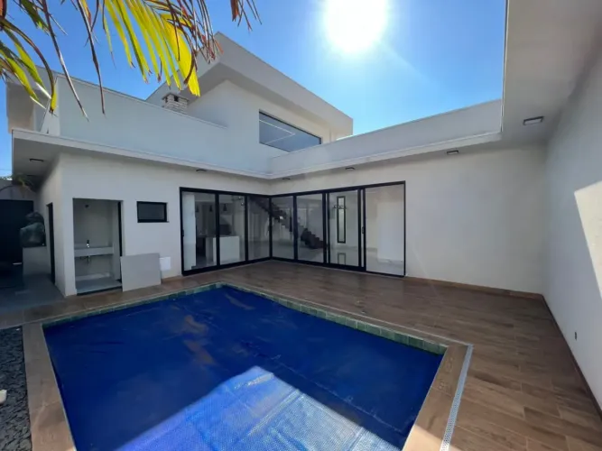 Casa à venda no condomínio Residencial Cyrela Estoril em Bauru-SP.