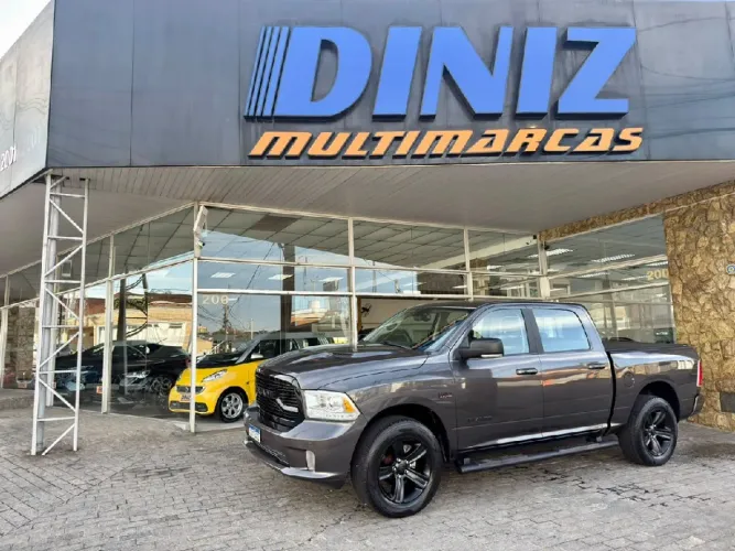 Ram Classic Laramie Night Edition 5.7 V8 16V Gasolina 4X4 Aut. 2022