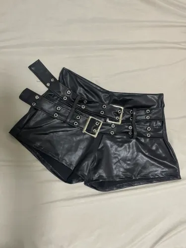shorts de couro fake TAM M