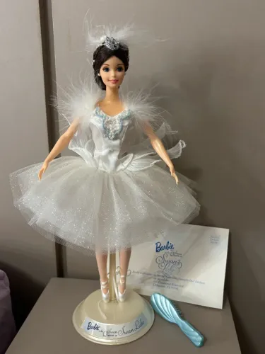 Barbie Swan Queen Swan Lake