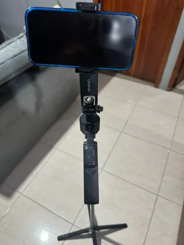 Tripé ulanzi 360? graus, com câmera q acompanha movimento