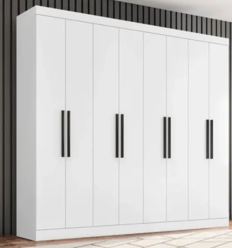 Guarda-roupa Seminovó oito portas quatro gavetas