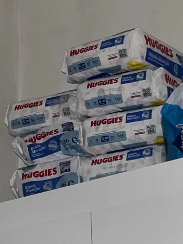 Vendo 9 pacotes de fraldas Huggies