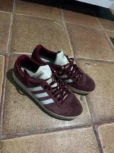 Tênis adidas