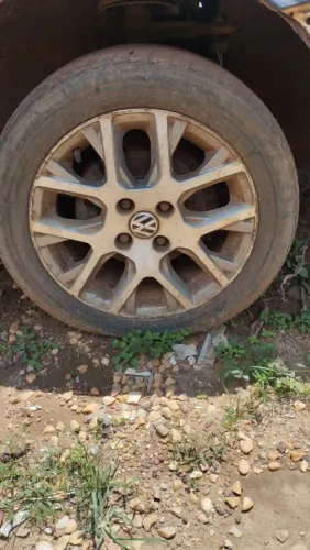 Jogo de 4 rodas de liga leve aro 15 original Volkswagen 