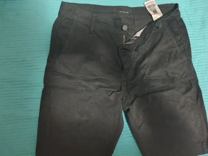 Bermuda Calvin Klein preta TAMANHO 46