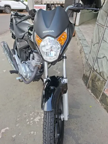 150 ex super conservada com chave reserva manual toda com as peças originais pneus novos 