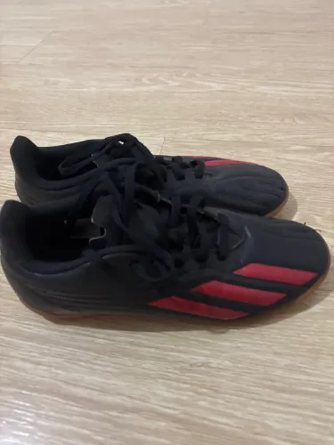Chuteira adidas